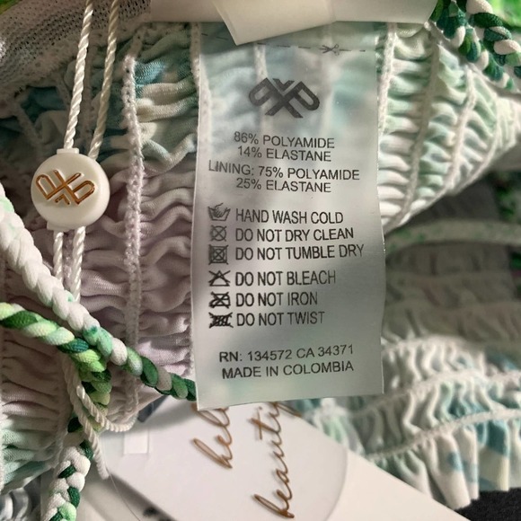 PILYQ Tropical Floral Smocked Off Shoulder Reversible Bikini Top NWT Cup Size D - Picture 13 of 16